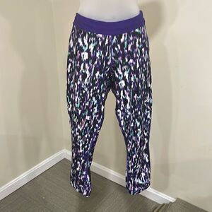 NWOT Nike Dri Fit Workout Capri Pants.  Size M medium 8/10
